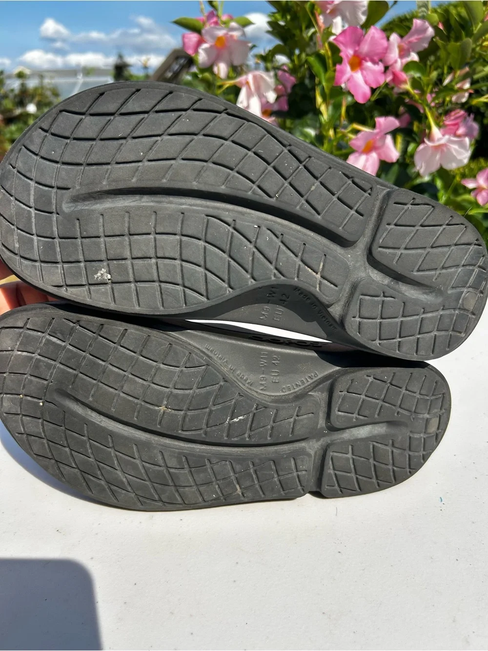 Oofoos Unisex’s Black Men's and Women’s Slide Sandals Size M9,W11